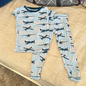 Kickee Pants Airplane pajamas size 3T one small stain on the leg. See photos. UC